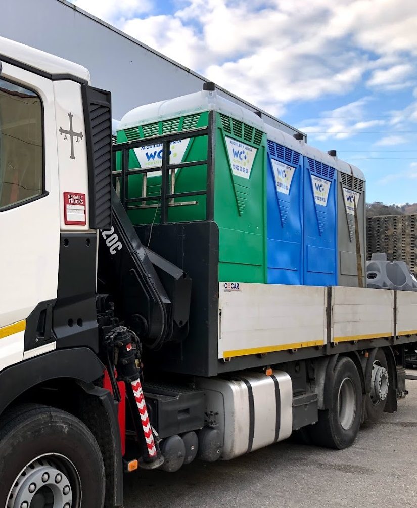Transporte de baños portátiles para obras en Asturias